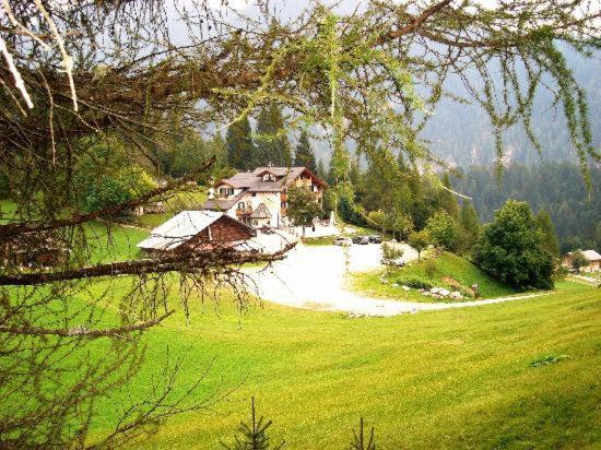 Rifugio Caltena Villa Fiera Di Primiero Exterior photo