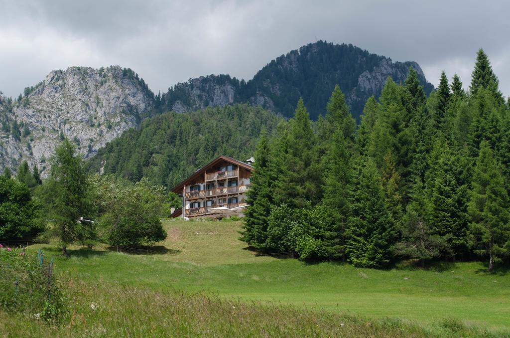 Rifugio Caltena Villa Fiera Di Primiero Exterior photo